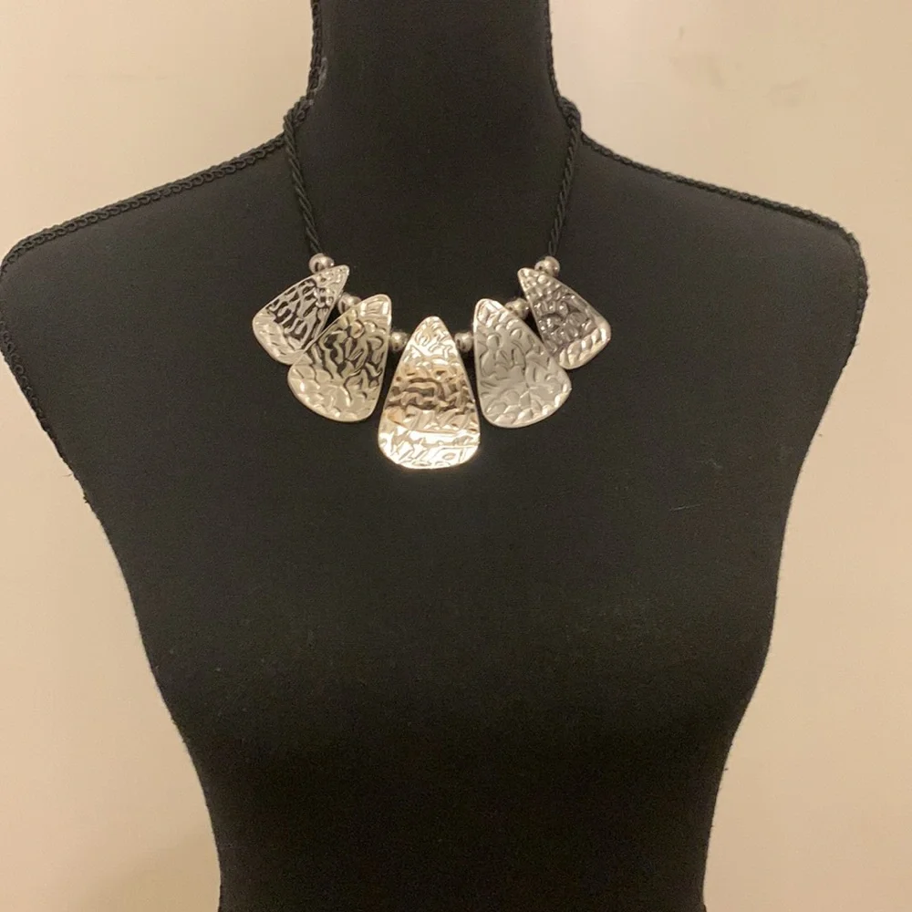 LIA SOPHIA Glam Necklace - Picture 5 of 5